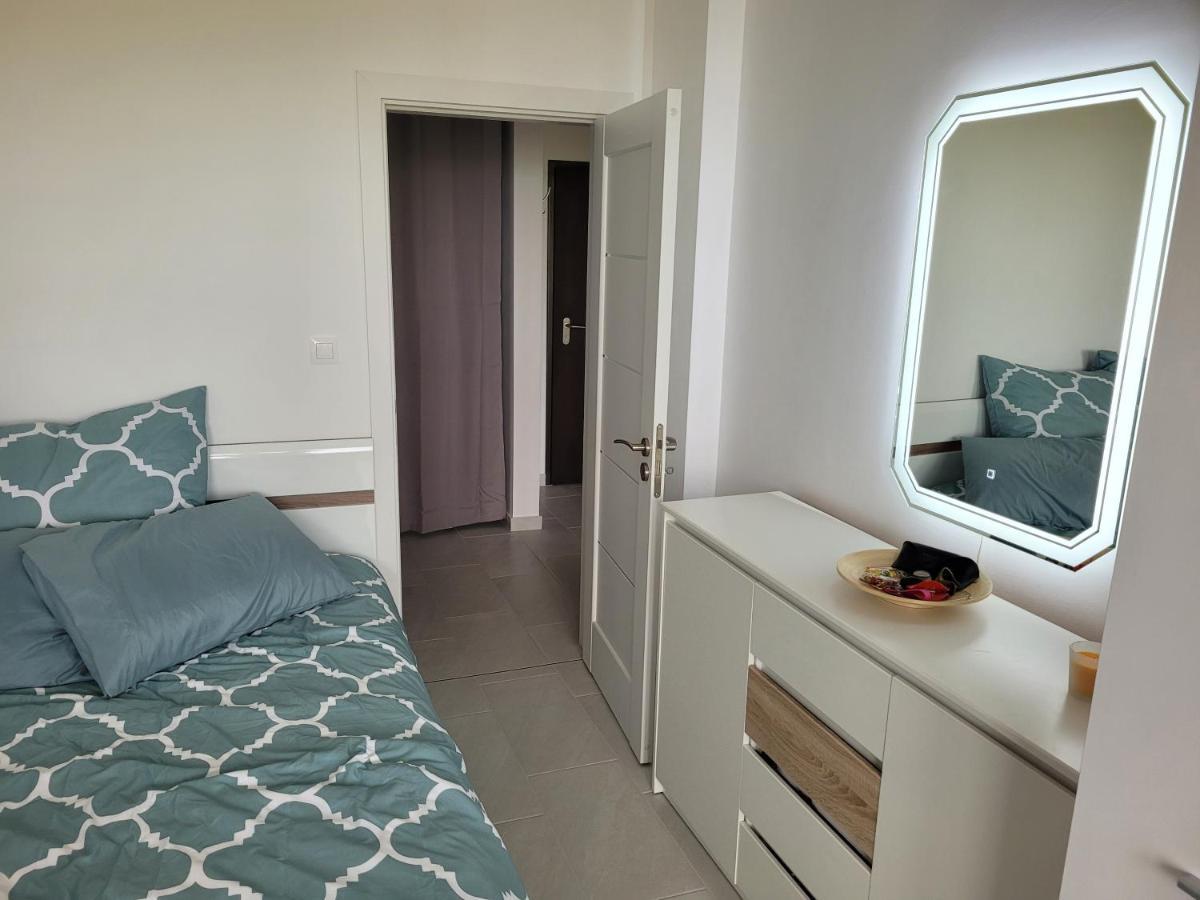 Bayview B32 - *